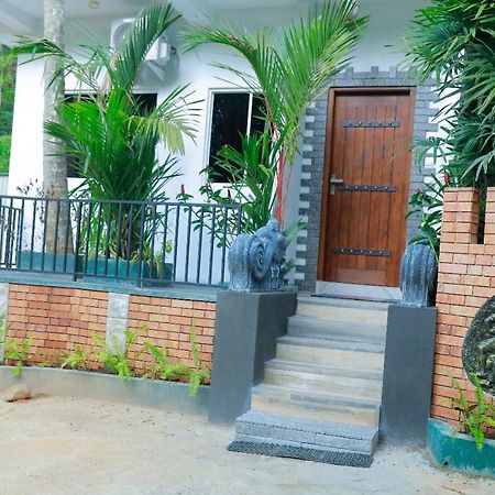 Star Rain Tour Inn Ratnapura Exterior photo